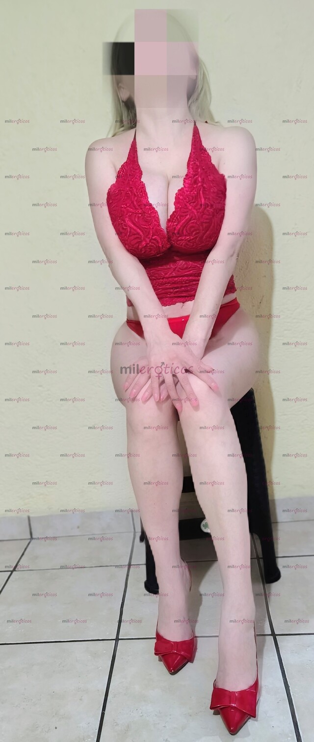 FOTOS DE MILF RUBIA DE TETAS ENORMES, PARA HACER TUS FANTASIAS REALIDAD