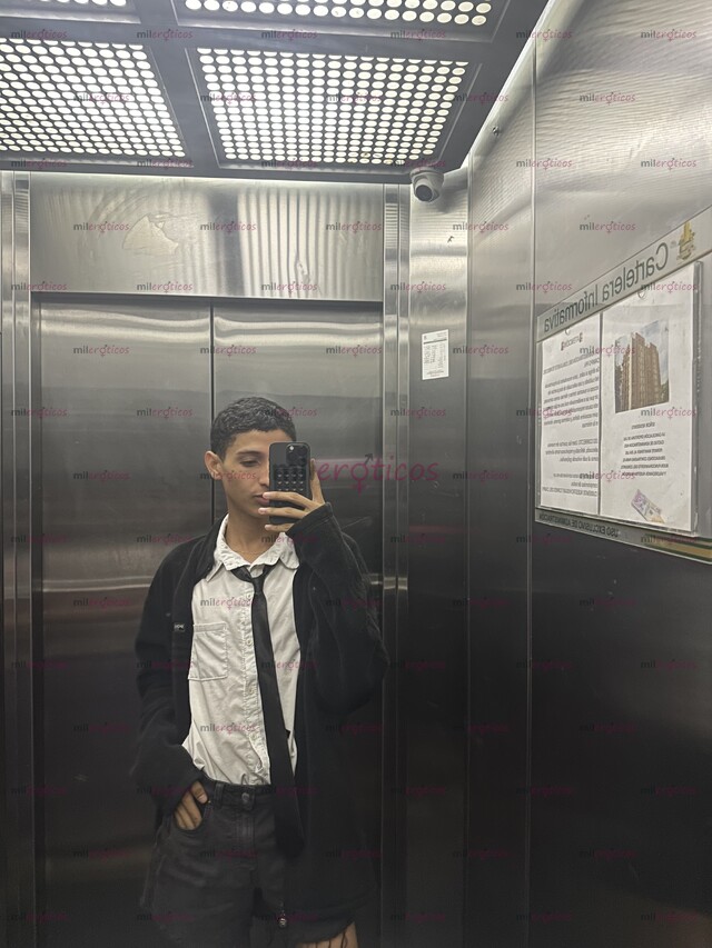 FOTOS DE JOVEN DELGADO PINTA, TWINK COMUNÍCATE WHATSAPP O LLAMADA