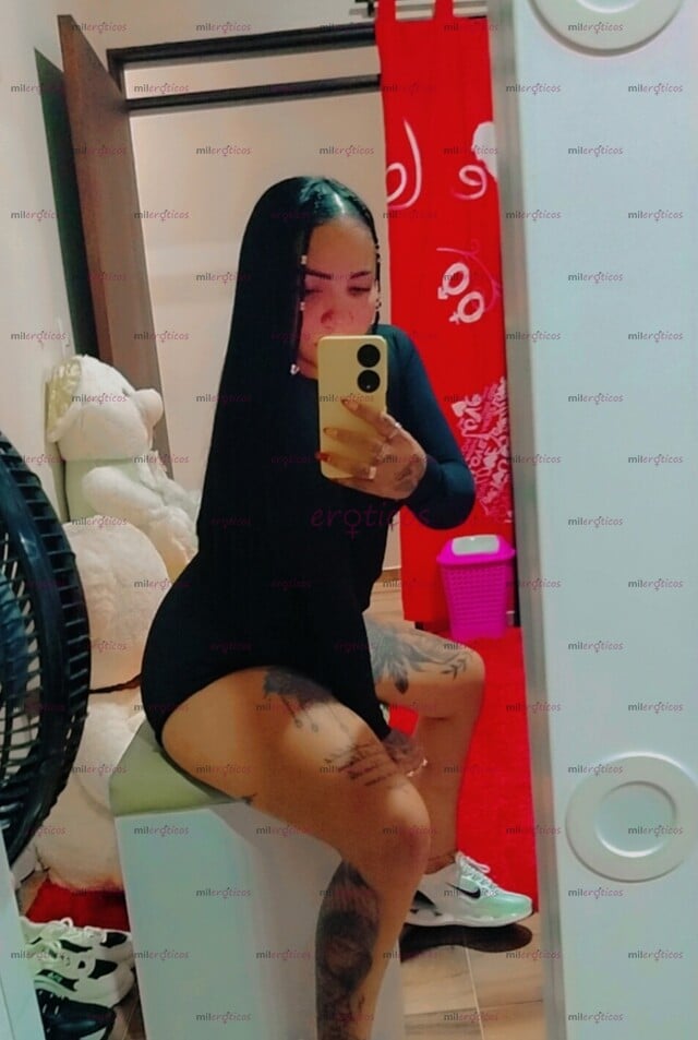 FOTOS DE HERMOSA CHICA VIP CON VAGINA JUGOSA Y ESTRECHITA