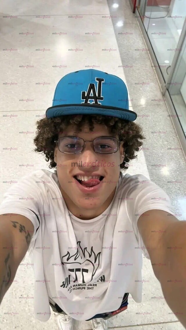 FOTOS DE HOLA SOY NUEVO EN LA CIUDAD UN JOVEN MUY LINDO DE PELOS RISSO
