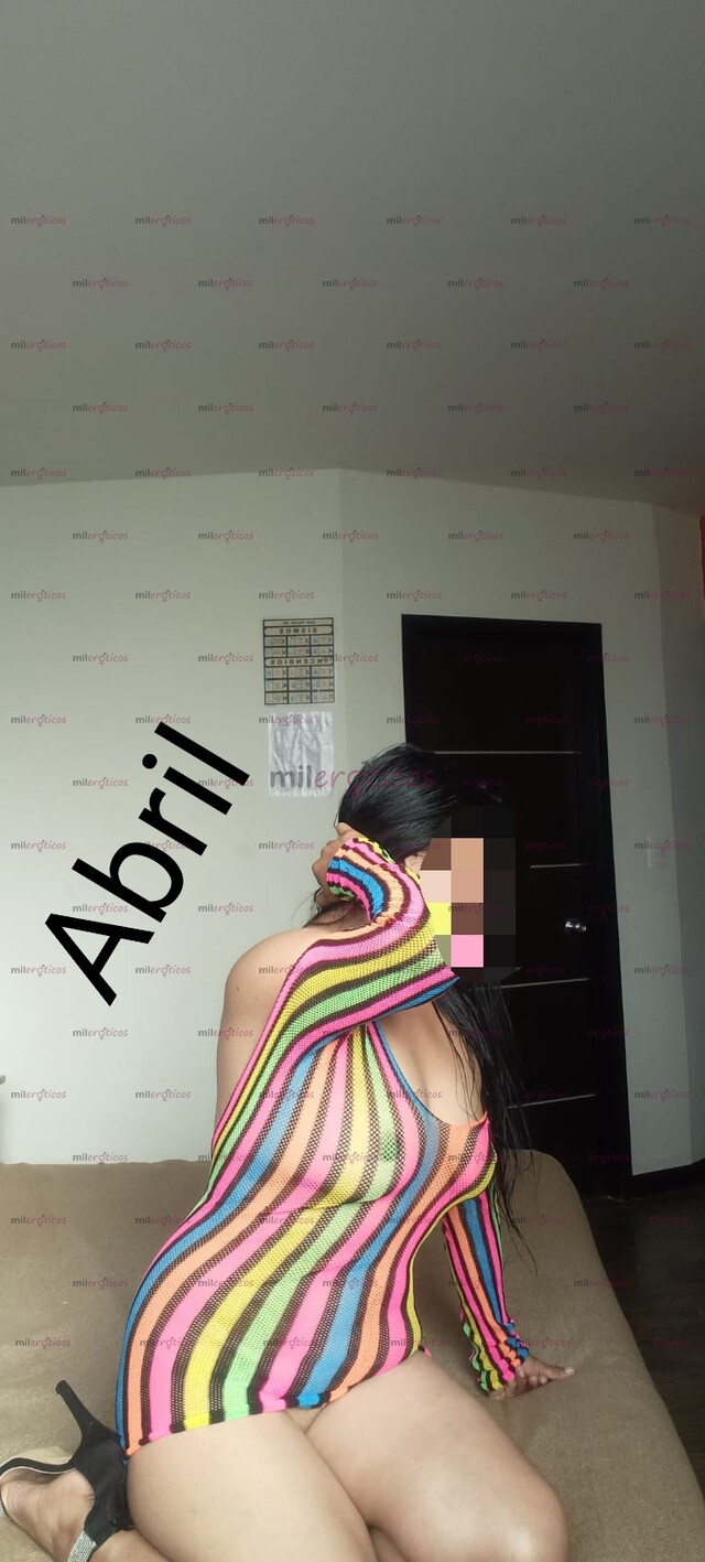 FOTOS DE ABRIL HERMOSA CHICA PETTI ATRÉVETE A COMERTE ESTE DELICIOSO BOMBÓN