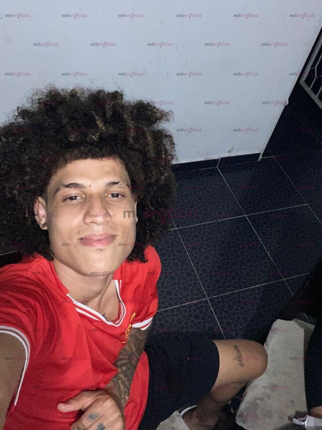 FOTOS DE HOLA SOY NUEVO EN LA CIUDAD UN JOVEN MUY LINDO DE PELOS RISSO