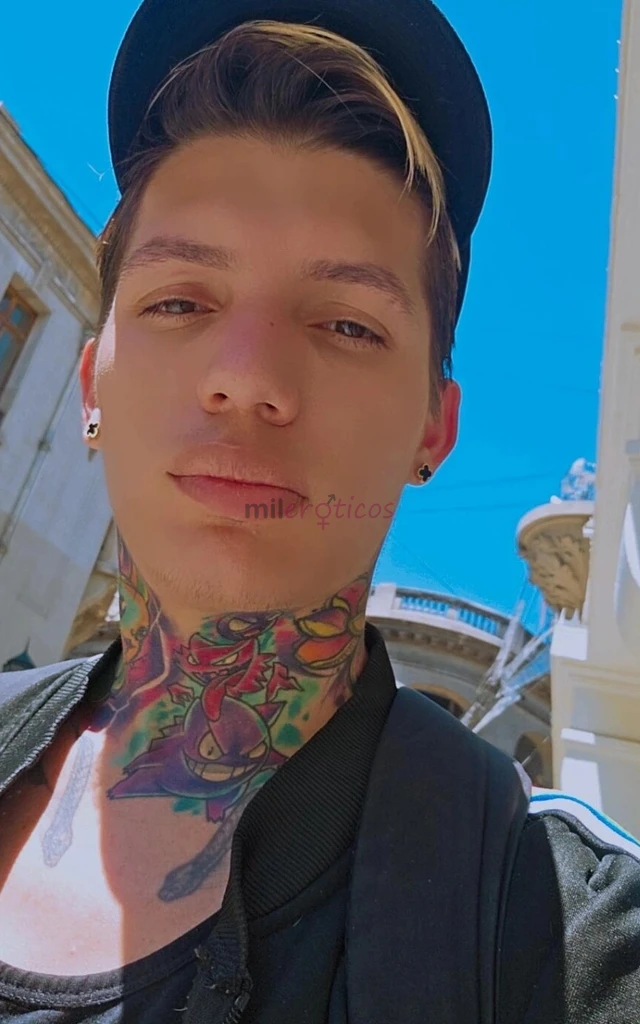 Un chamo de 22 anos llamado santiago complaciente en la cama y en lo que quieras hacer masajes al desnudo soy bajito 1 65 soy blanco con tatuajes delg...