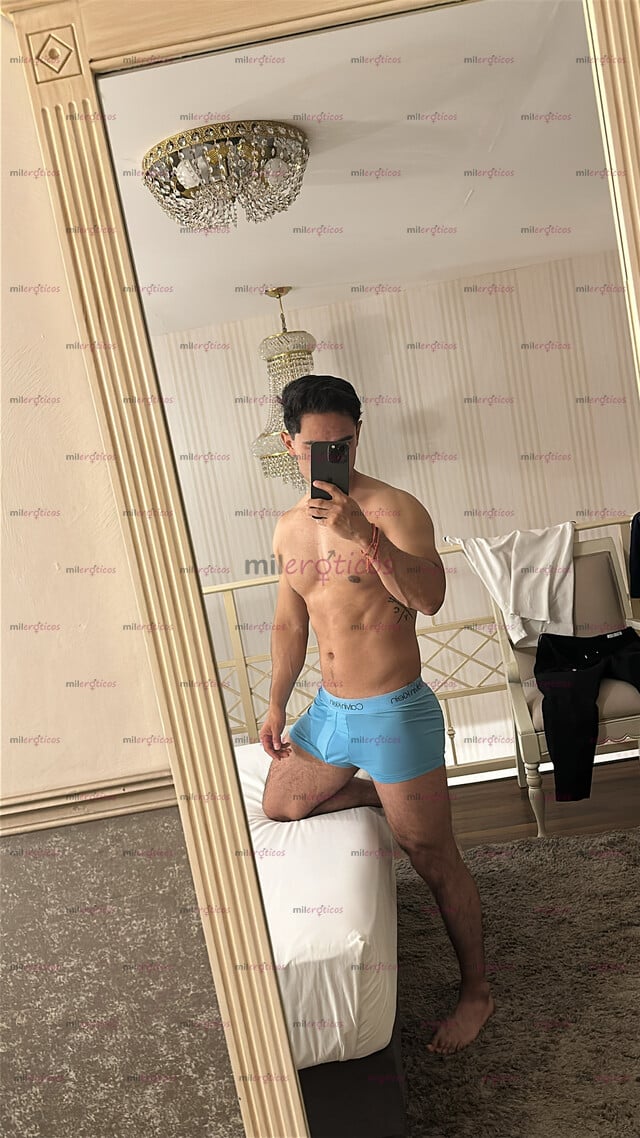 FOTOS DE ALEX MASAJISTA VARONIL, ATLÉTICO Y GUAPO, PARA CONSENTIRTE