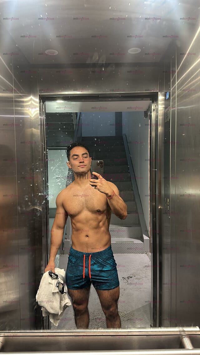 FOTOS DE ALEX MASAJISTA VARONIL, ATLÉTICO Y GUAPO, PARA CONSENTIRTE
