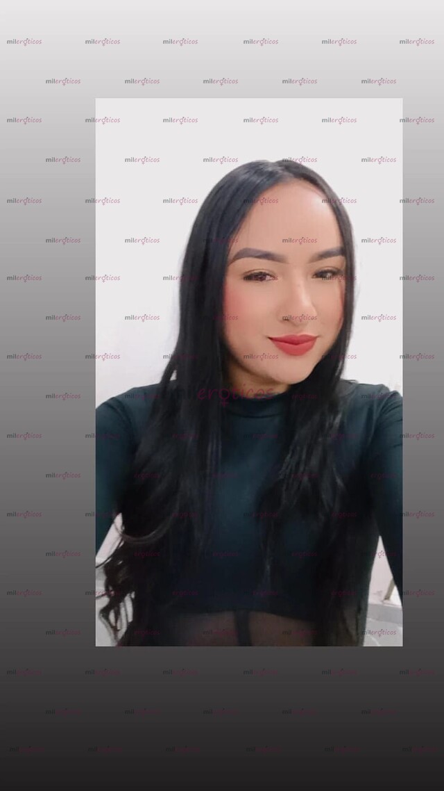 FOTOS DE LUNA UNA HERMOSA CHICA COMPLACIENTE Y CARIÑOSA