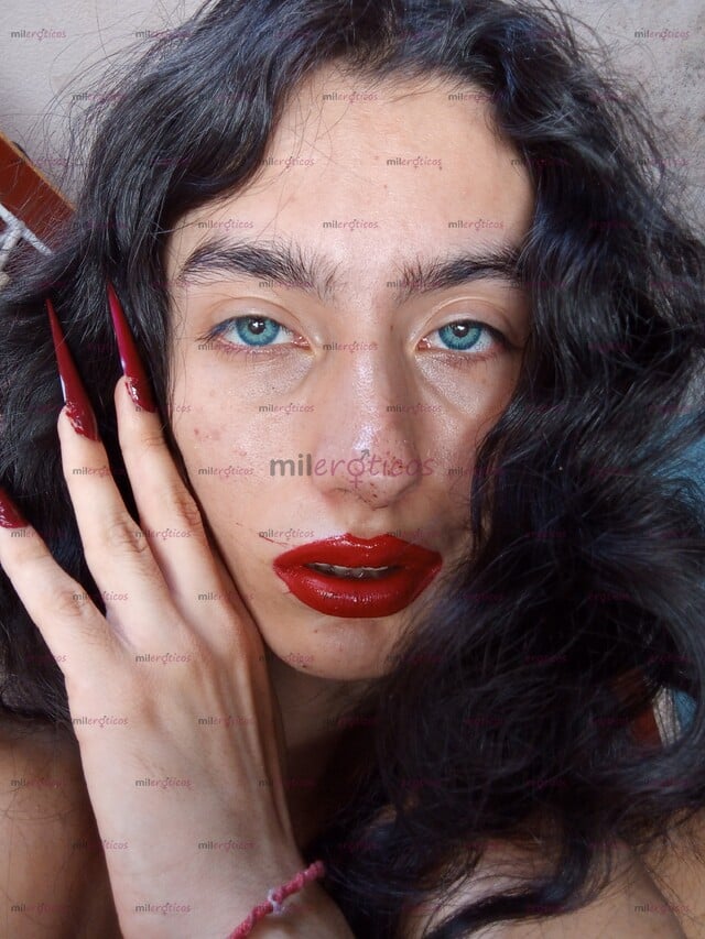 FOTOS DE CHIQUILLA DE OJOS AZULES. SOY NIÑA DE 21 AÑOS DE EDAD. LAS 24 HORAS DEL DÍA.
