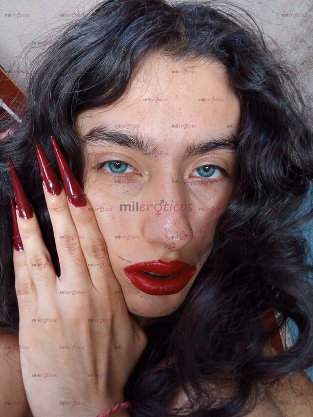 FOTOS DE CHIQUILLA DE OJOS AZULES. SOY NIÑA DE 21 AÑOS DE EDAD. LAS 24 HORAS DEL DÍA.