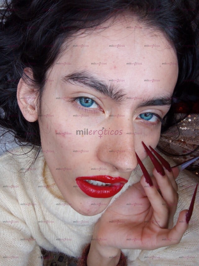 FOTOS DE CHIQUILLA DE OJOS AZULES. SOY NIÑA DE 21 AÑOS DE EDAD. LAS 24 HORAS DEL DÍA.