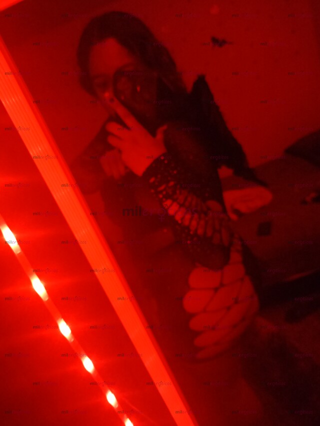 FOTOS DE CHICA CON GANAS DE PASAR UN RICO MOMENTO JUNTOS