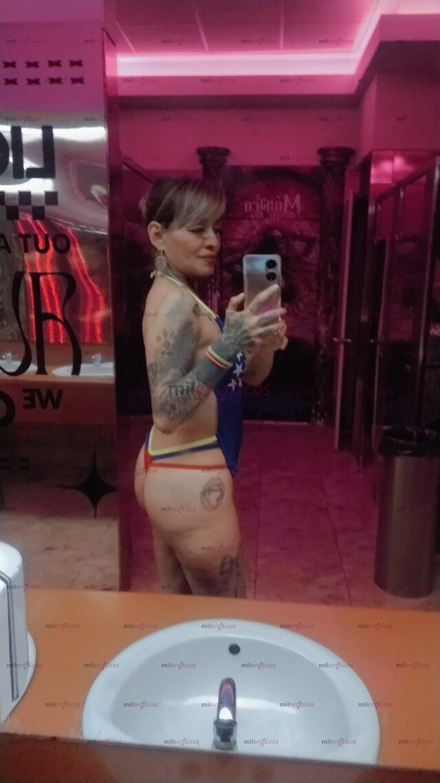 FOTOS DE MILF TATUADA, MADURA, DELGADA... JUSTO LO QUE BUSCAS!!