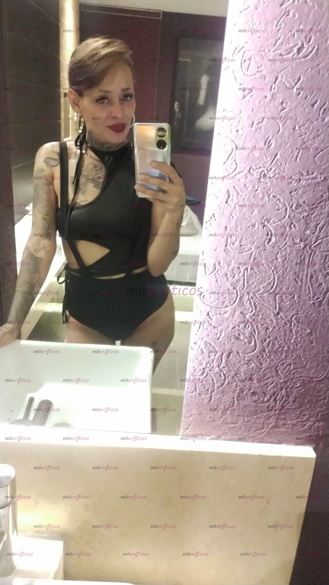 FOTOS DE MILF TATUADA, MADURA, DELGADA... JUSTO LO QUE BUSCAS!!