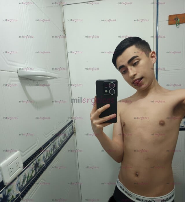 FOTOS DE ARRECHO POLLITO CON GANAS DE PASARLA RICO