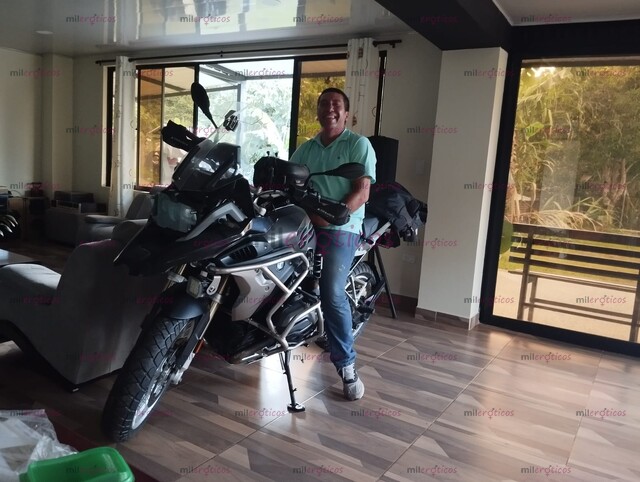 FOTOS DE SINGLE MADURO CONOCEDOR DEL TEMA MUY COMPLACIENTE Y BIEN DOTADO