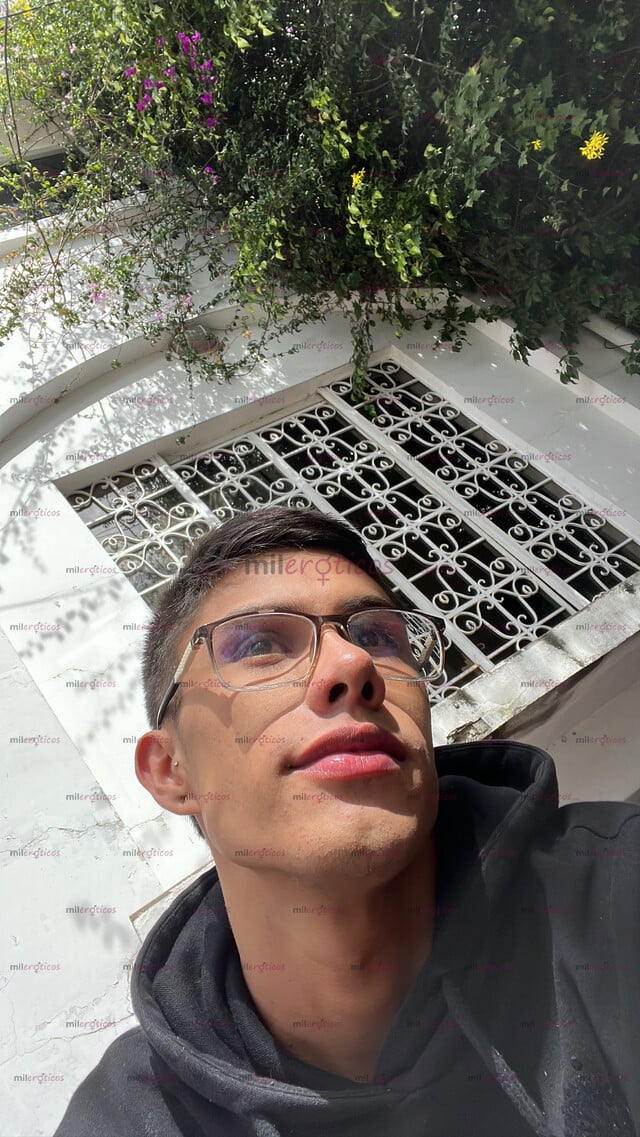 FOTOS DE CHICO JOVEN 100% REAL Y DISPONIBLE PARA CONOCERNOS Y PASAR UN BUEN RATO