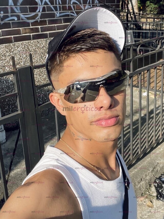 FOTOS DE CHICO JOVEN 100% REAL Y DISPONIBLE PARA CONOCERNOS Y PASAR UN BUEN RATO
