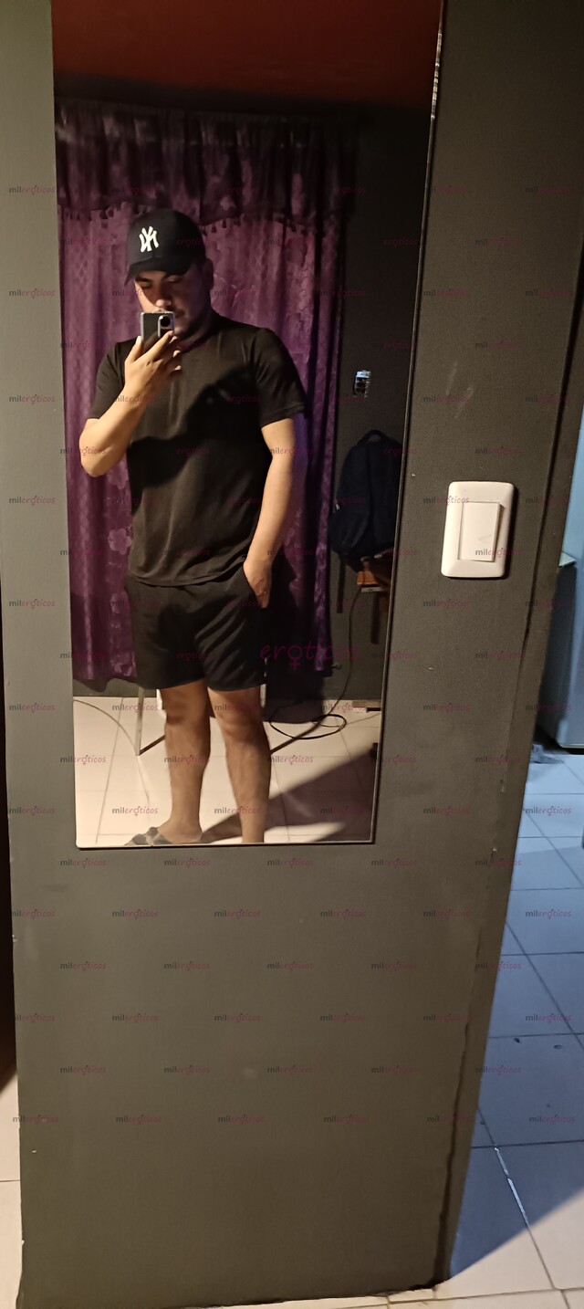 FOTOS DE SENCILLO, CARISMÁTICO Y CON GANAS DE FOLLAR.