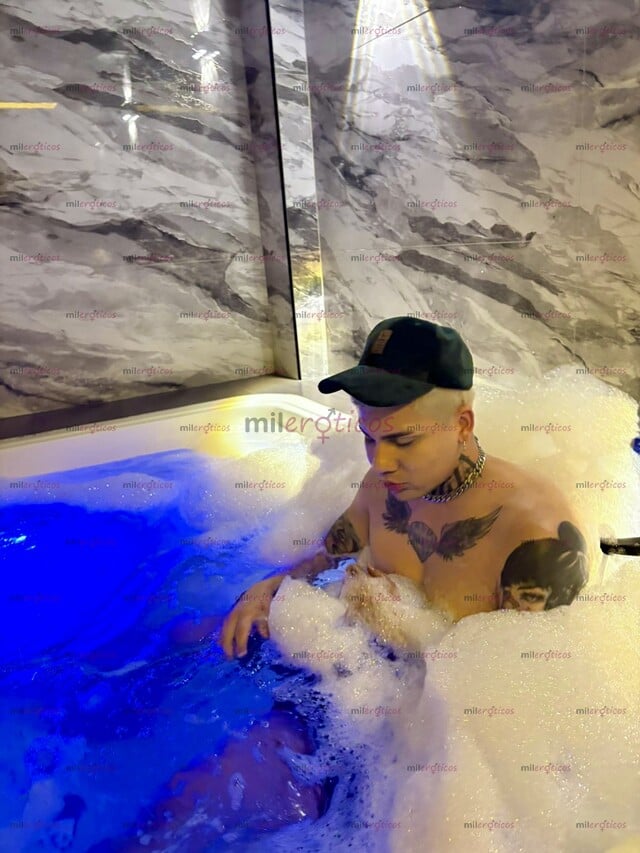 FOTOS DE 21CM LUJURIA Y PLACER TATUADO DOMINANTE Y MORBOSO, DE MENTE ABIERTA