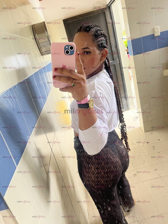 FOTOS DE HOLA LLEGÓ LUISA CON UNA COLA SÚPER GRANDE UNIVERSITARIA