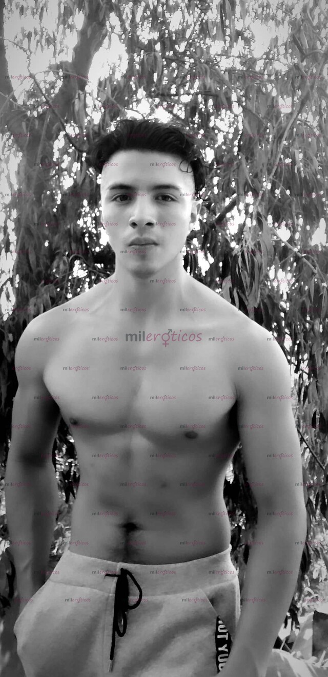 FOTOS DE RICARDO CALIENTE Y LISTO PARA PASARLA RICO