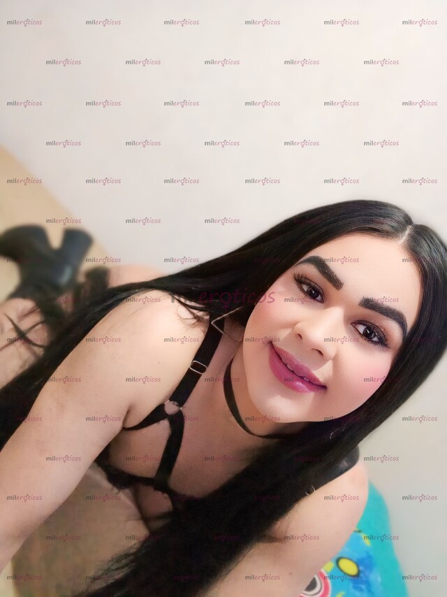 FOTOS DE EXQUISITA NIÑA CULITO APRETADO HAGO UN RICO ORAL ENSALIBADO UNA PERRITA CARIÑOSA