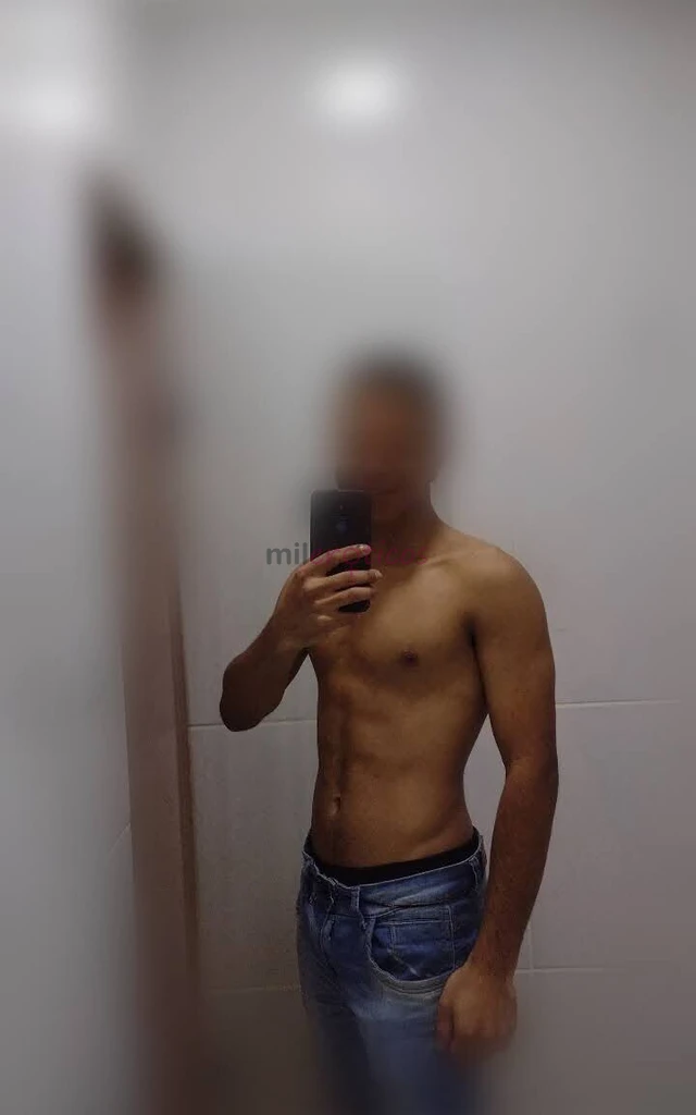 Moreno alto ativo20 cm de dotesem localatendendo em drive motel ou a domiciliotambem atendo casaistenho conteudo tbm e faco chamada de videos alem do...