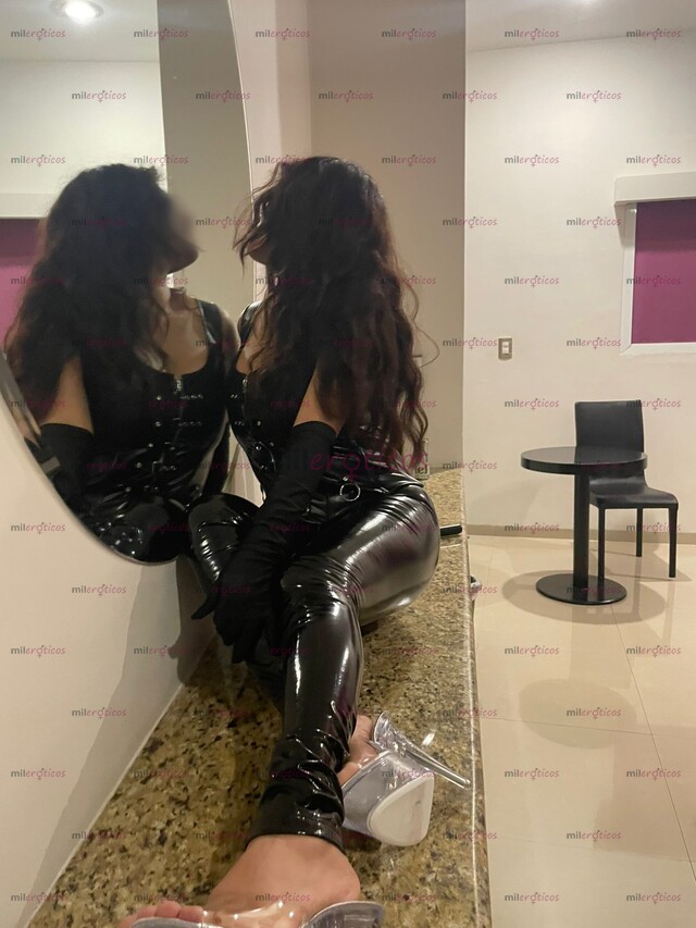 FOTOS DE SEXY MILF BILINGUAL . MASAJE EN LENCERÍA