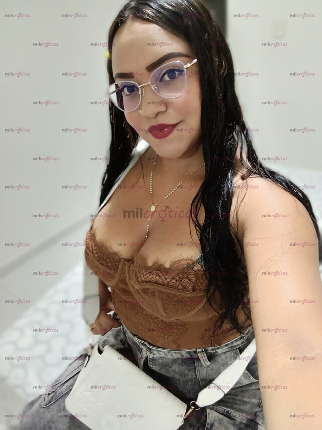 FOTOS DE HERMOSA SCORTS VIP BAJITA MUY CONSENTIDORA TE HAGO UNA DELICIOSA MAMADA