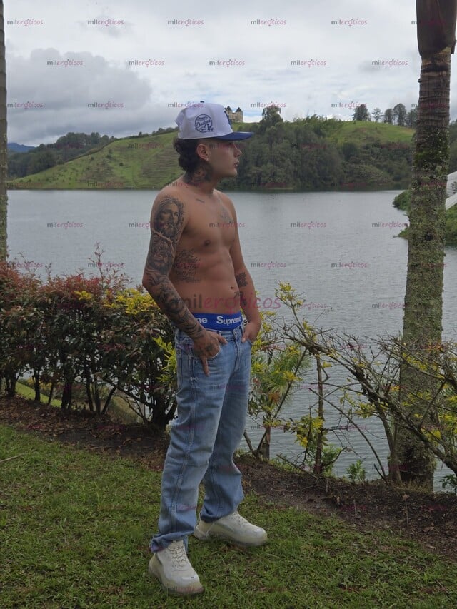 FOTOS DE COLOMBIANO RECIEN LLEGADO A TU PAIS MUY CALIENTE Y MORBOSO
