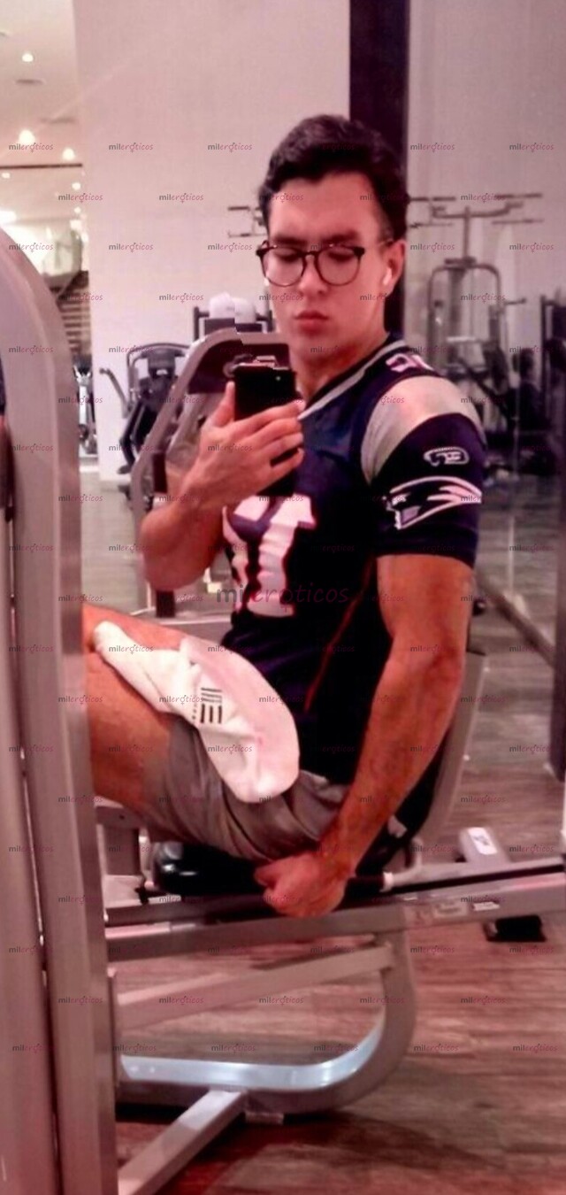 FOTOS DE ACTIVO MUY JOVEN Y VARONIL, 1.94CM DE ALTURA!!!