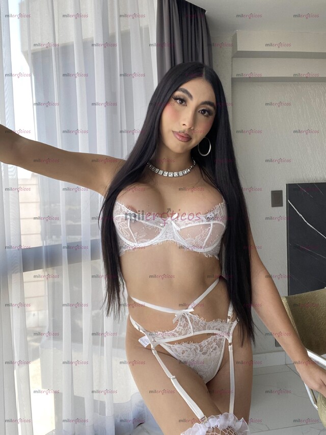 FOTOS DE REBECA ,CHICA PETIT DE 1.59 CM SUPER FEMENINA