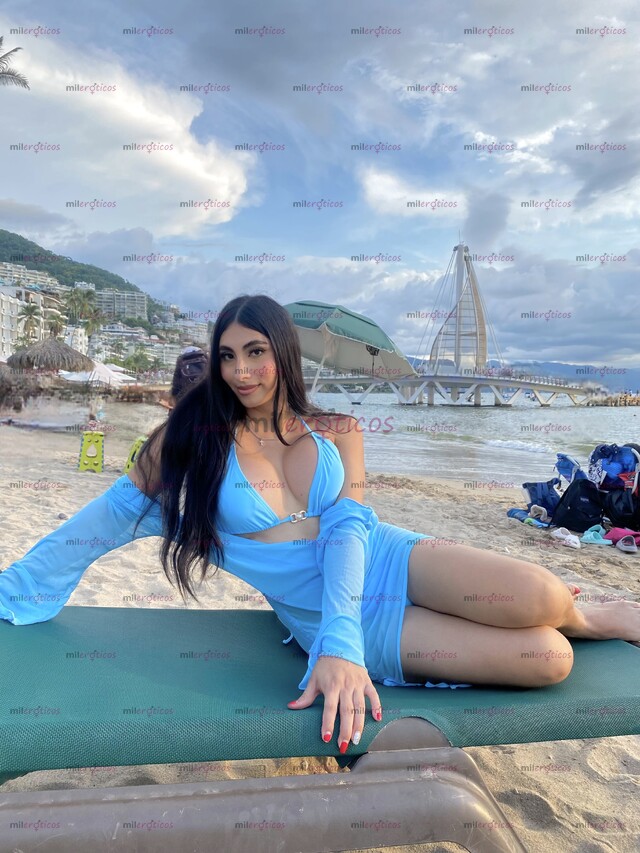 FOTOS DE REBECA ,CHICA PETIT DE 1.59 CM SUPER FEMENINA