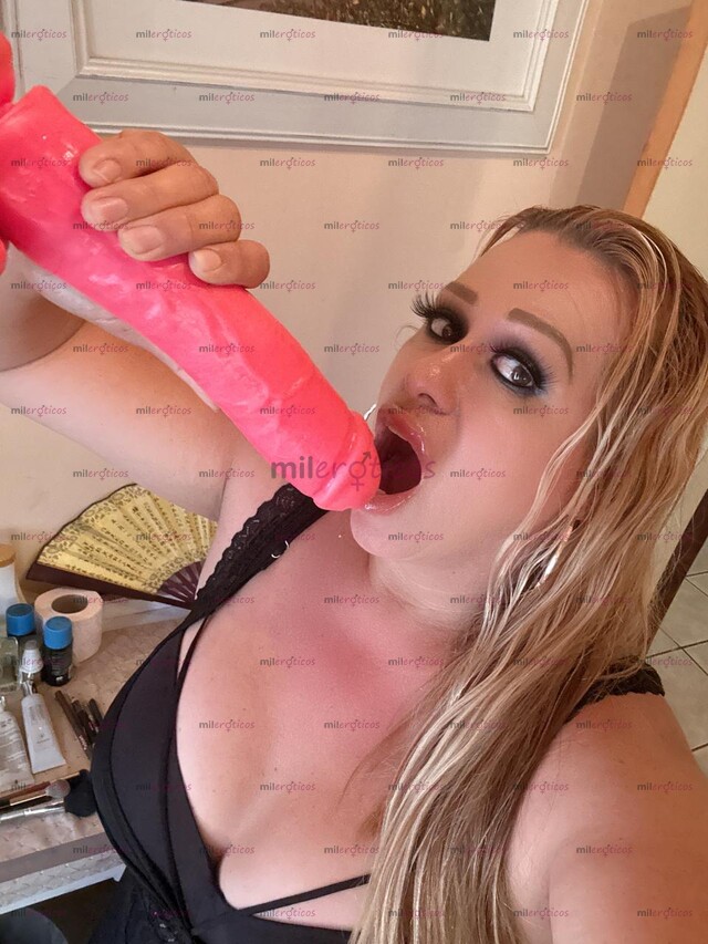 FOTOS DE RUBIA DE PIEL CANELA, DE TRASERO GRANDE Y ENORMES PECHOS, Y BUENA PARA MAMAR