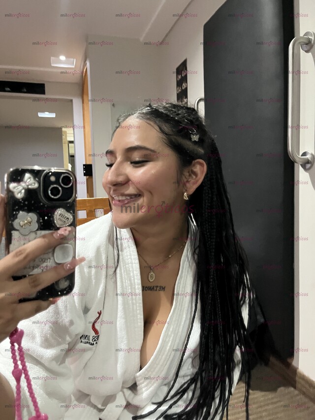 FOTOS DE HOLA BEBÉ SOY JADE, COLOMBIANA; UNA CHICA EXTROVERTIDA Y MUY CACHONDA.. LLÁMAME