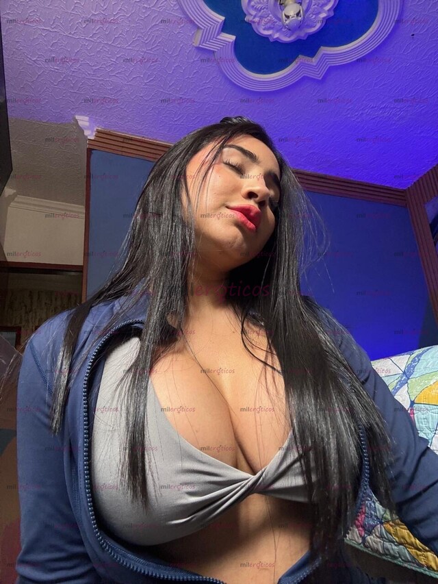 FOTOS DE RICA EKANE, COLOMBIANA CON LLAMADAS MUY CALIENTES Y MUY LINDA.
