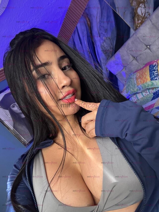 FOTOS DE RICA EKANE, COLOMBIANA CON LLAMADAS MUY CALIENTES Y MUY LINDA.