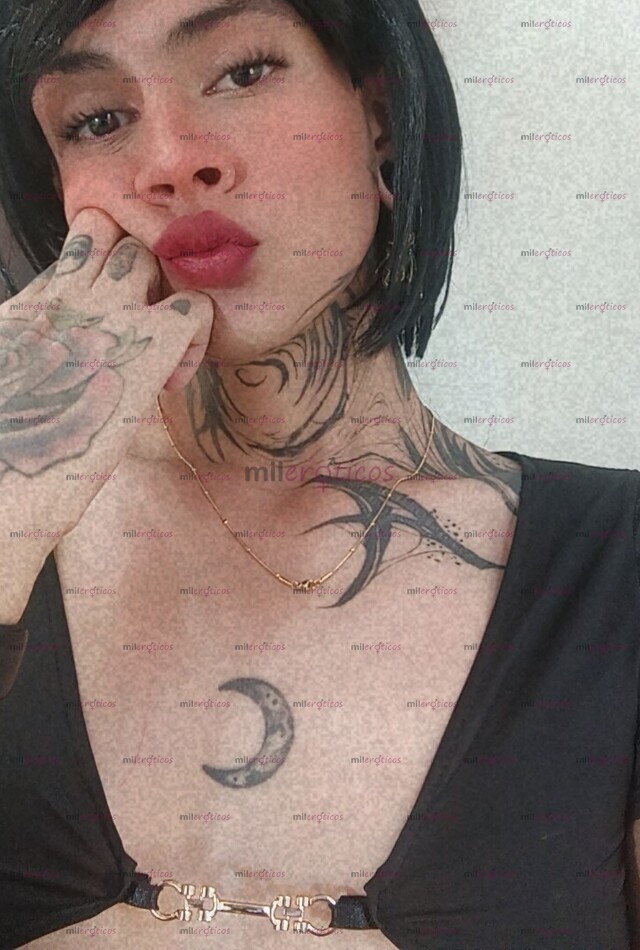 FOTOS DE CHICA FEMENINA TATUADA DOTADA, SUMISA Y DOMINANTE