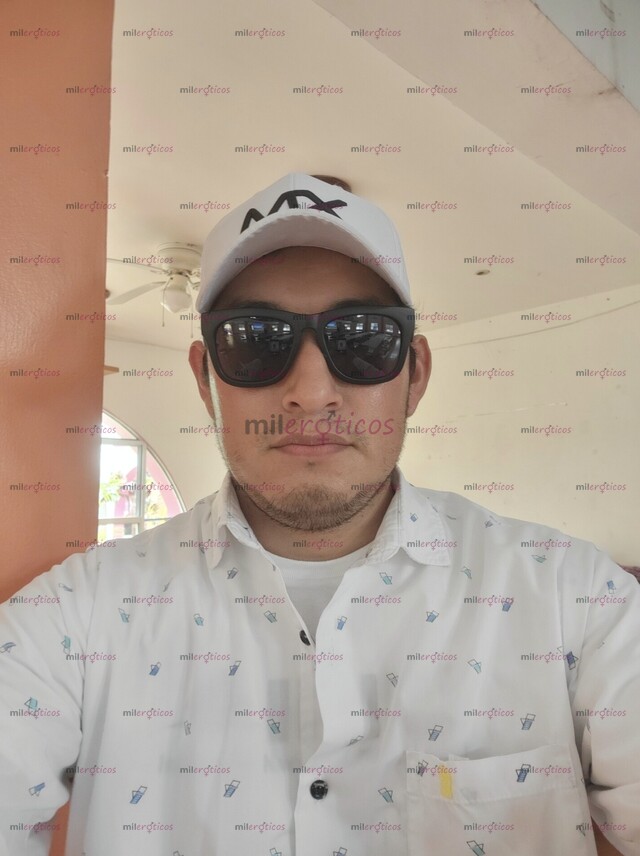 FOTOS DE JOVEN ATLÉTICO CANDENTE LLENO DE LUJURIA