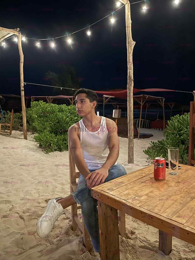 FOTOS DE JOVEN NALGON Y VERGON CON 22 CM LLENO DE LECHE Y TESTOSTERONA