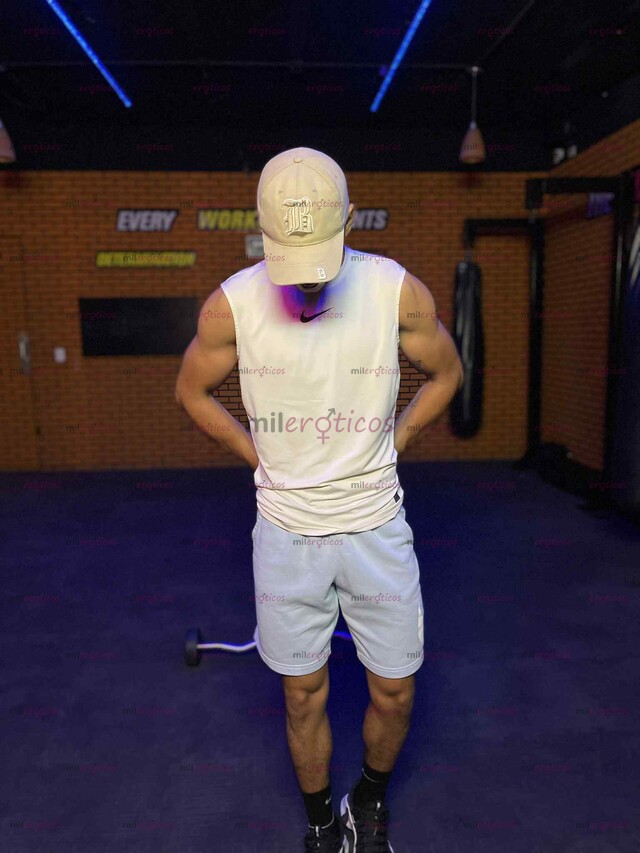 FOTOS DE JOVEN NALGON Y VERGON CON 22 CM LLENO DE LECHE Y TESTOSTERONA