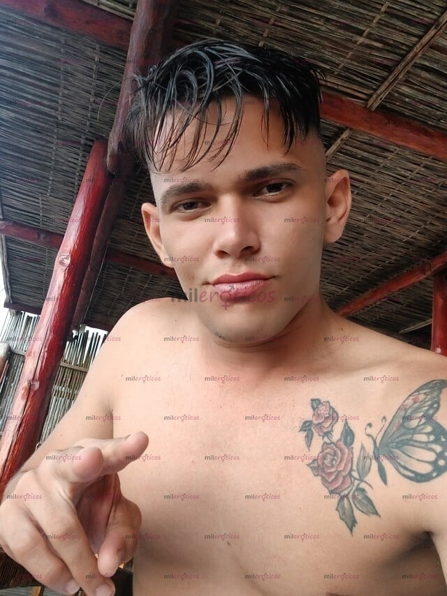 FOTOS DE ME LLAMO EDWWIN JOSE 27 AÑOS VERSATIL VERGON 22 CM
