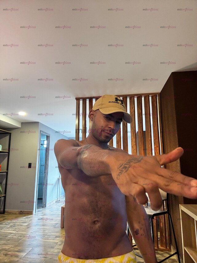 FOTOS DE NEGRO BISEXUAL CON VERGA GRUESA, SOMETEDOR DE CULOS