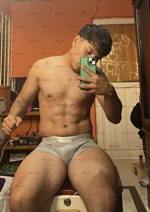 FOTOS DE TU PEQUEÑO PERO SEXY PASIVO COMPLACIENTE