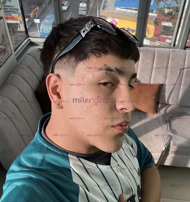 FOTOS DE TU PEQUEÑO PERO SEXY PASIVO COMPLACIENTE