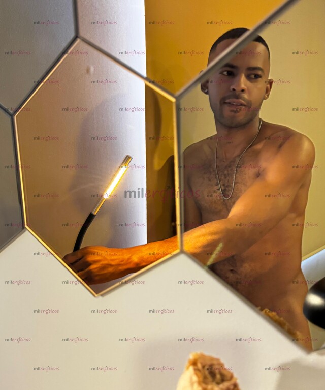 FOTOS DE NEGRO BISEXUAL CON VERGA GRUESA, SOMETEDOR DE CULOS