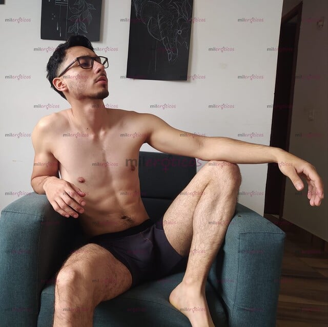 FOTOS DE VERSATIL BISEXUAL, CON BUENA VERGA Y CULO, DISPUESTO A CUMPLIR SU DESEO SEXUAL