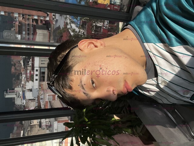 FOTOS DE TU PEQUEÑO PERO SEXY PASIVO COMPLACIENTE