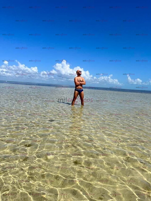 FOTOS DE MASAJE RELAJANTE CONSISTE EN LA APLICACIÓN DE MOVIMIENTOS SUAVES, FLUIDOS Y RÍTM