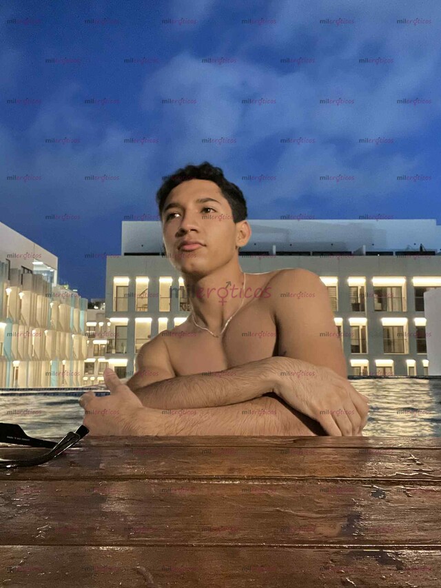 FOTOS DE JOVEN NALGON Y VERGON CON 22 CM, CON LUGAR