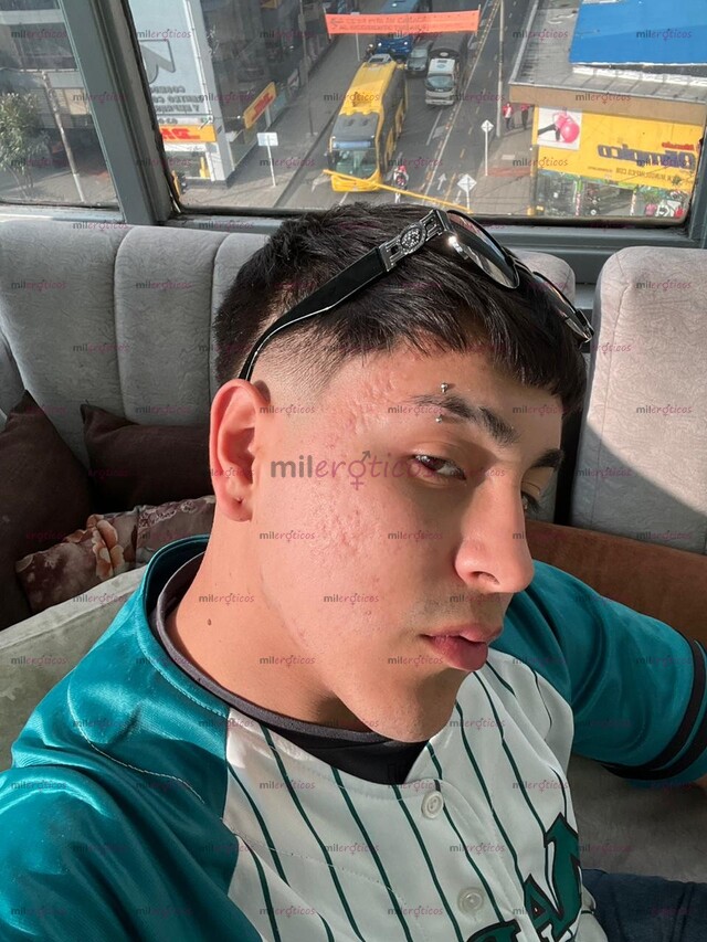 FOTOS DE TU PEQUEÑO PERO SEXY PASIVO COMPLACIENTE